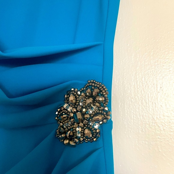 Beautiful blue cocktail dress, worn only once for a wedding. - Picture 3 of 6